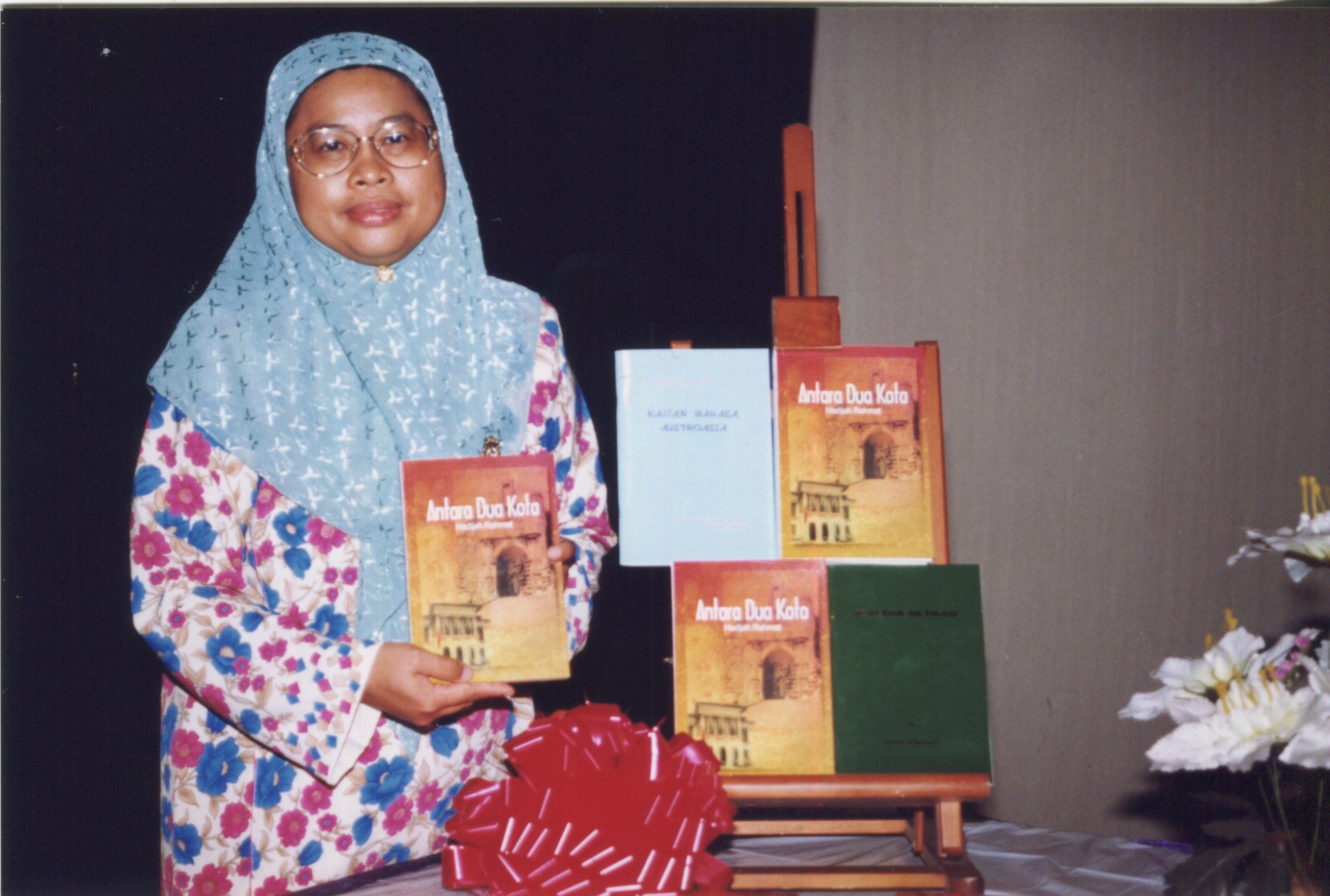 Hadijah Rahmat at the launch of her book Antara Dua Kota held at National Institute of Education, Bukit Timah Campus, (1999)